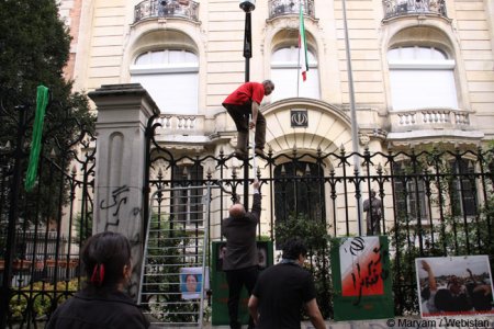 یورش ایرانیان خشمگین به سفارت جمهوری اسلامی در پاریس