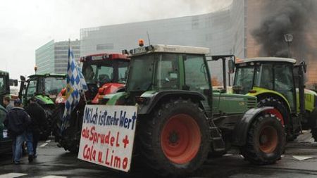 بروکسل در چنگال تراکتور کشاورزان اروپایی