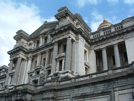 با کاخ دادگستری بروکسل چکار کنیم؟ شما بفرمایید