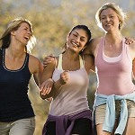 چگونه در پیاده‌روی کالری بیشتری بسوزانیم؟